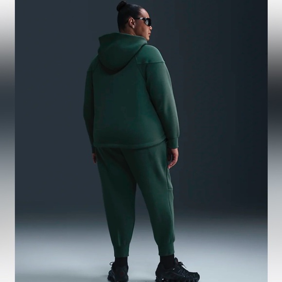 Nike Sportswear Tech Fleece Women's Mid-Rise Joggers (Plus Size) NWT - Picture 5 of 13